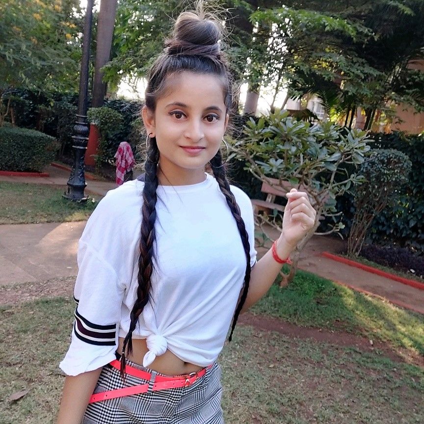 saumya dancing on Tik Tok