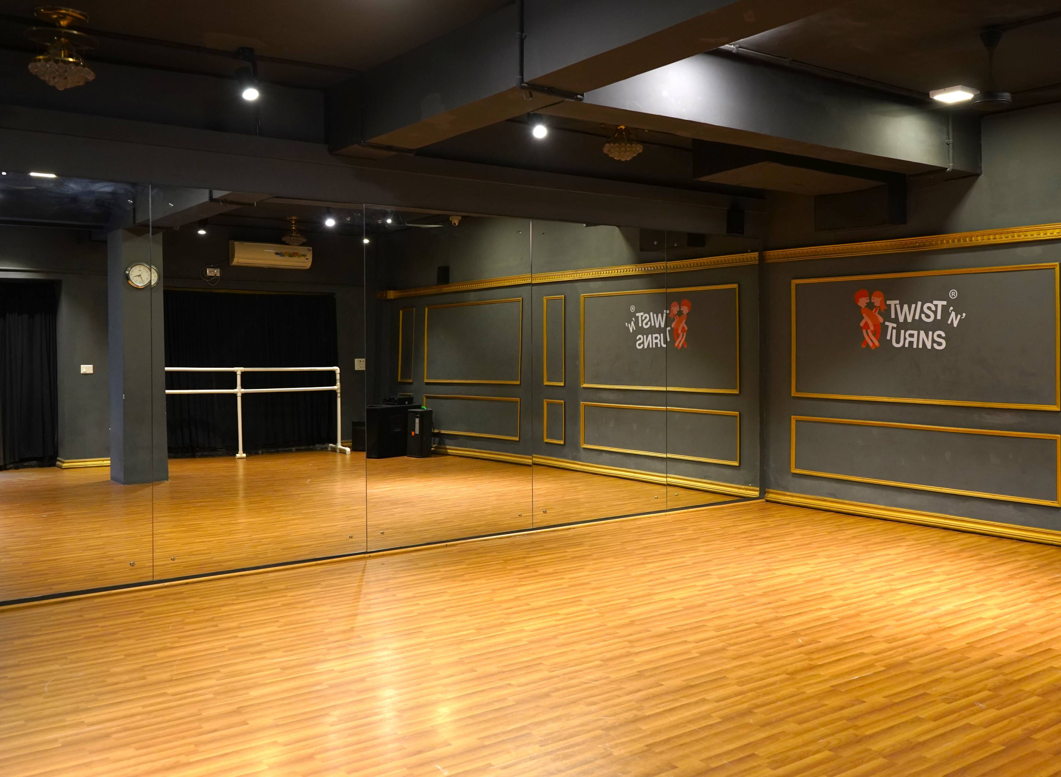 Twist N Turns New Alipore Studio 1